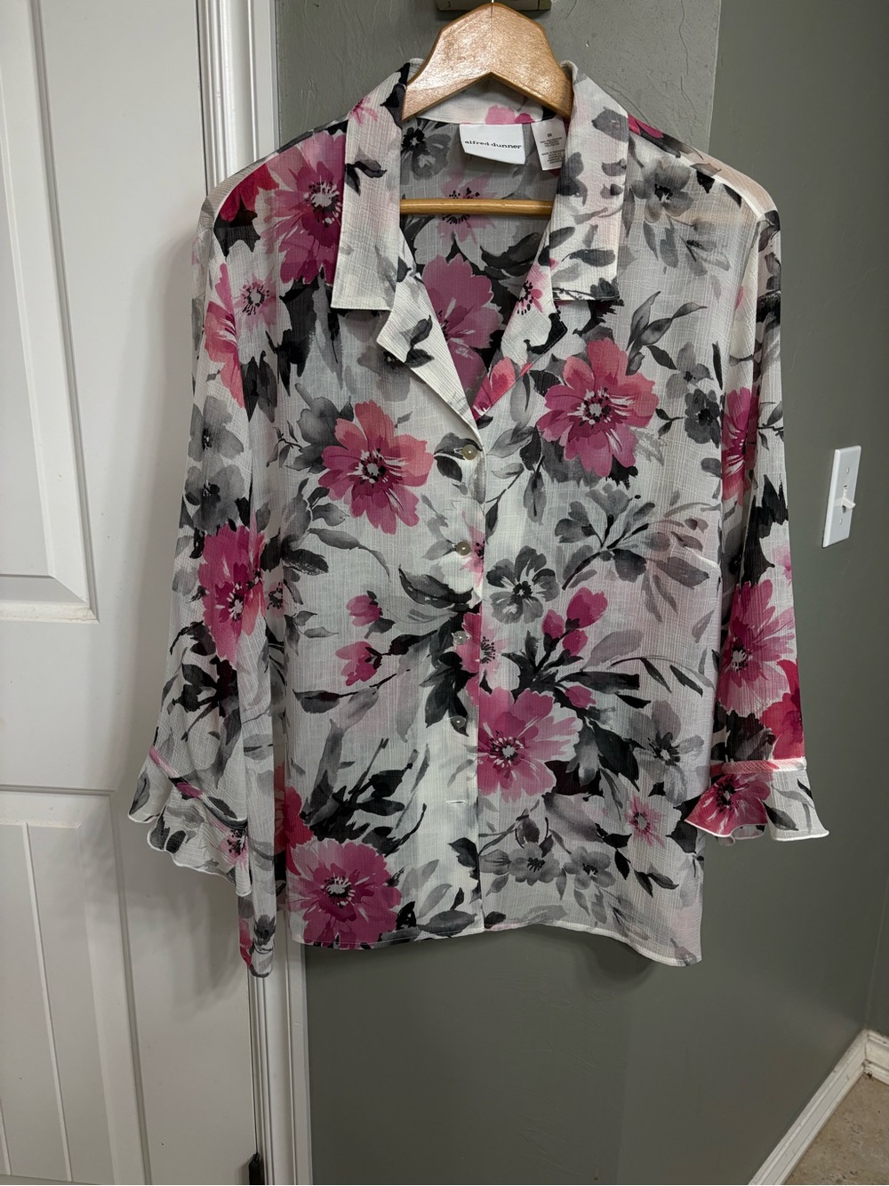 Alfred Dunner Pink and White Floral Button-Front Blouse